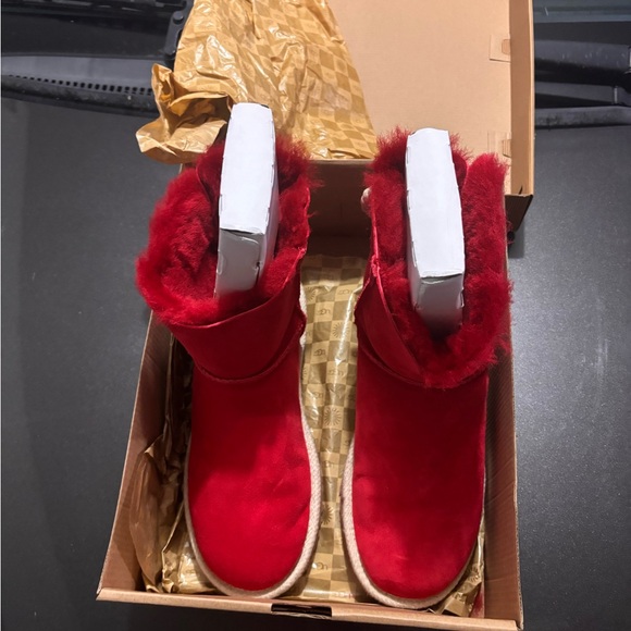 UGG Selene (red) size 7 with box - Picture 12 of 12